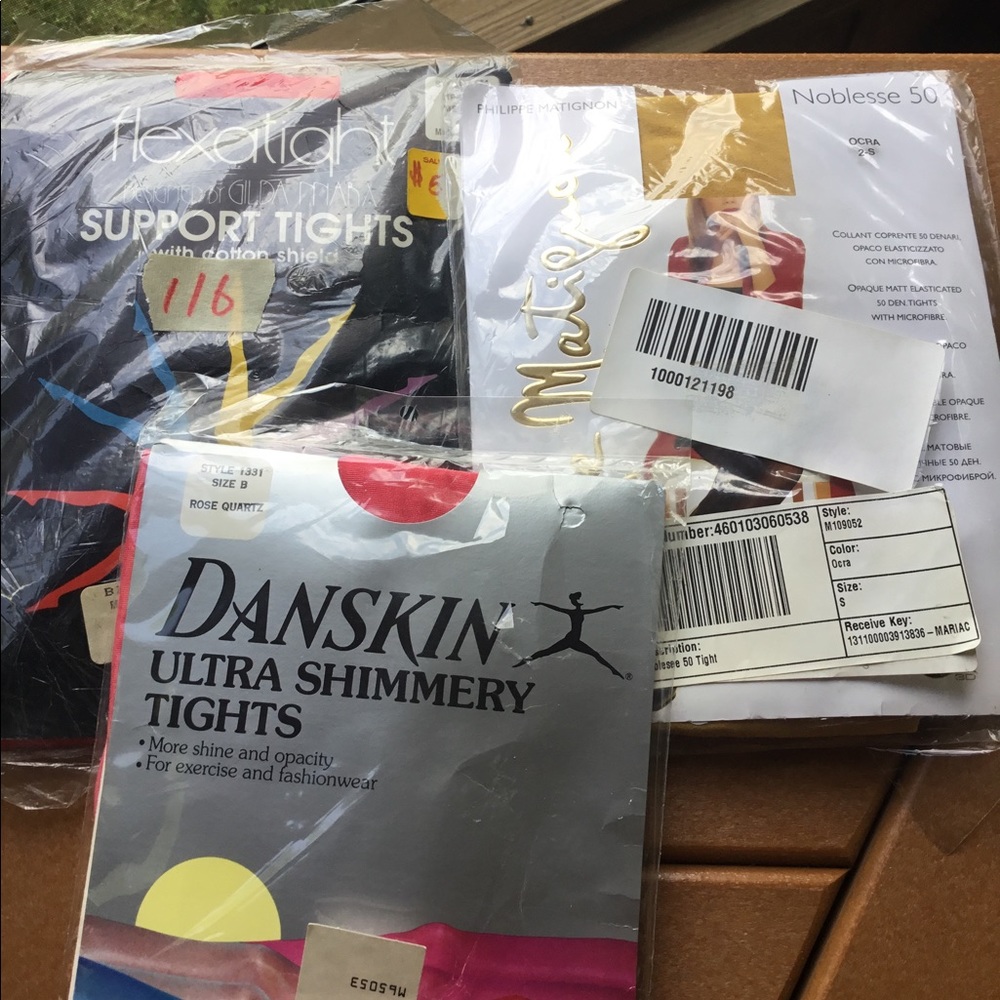 3 pairs of tights in package.